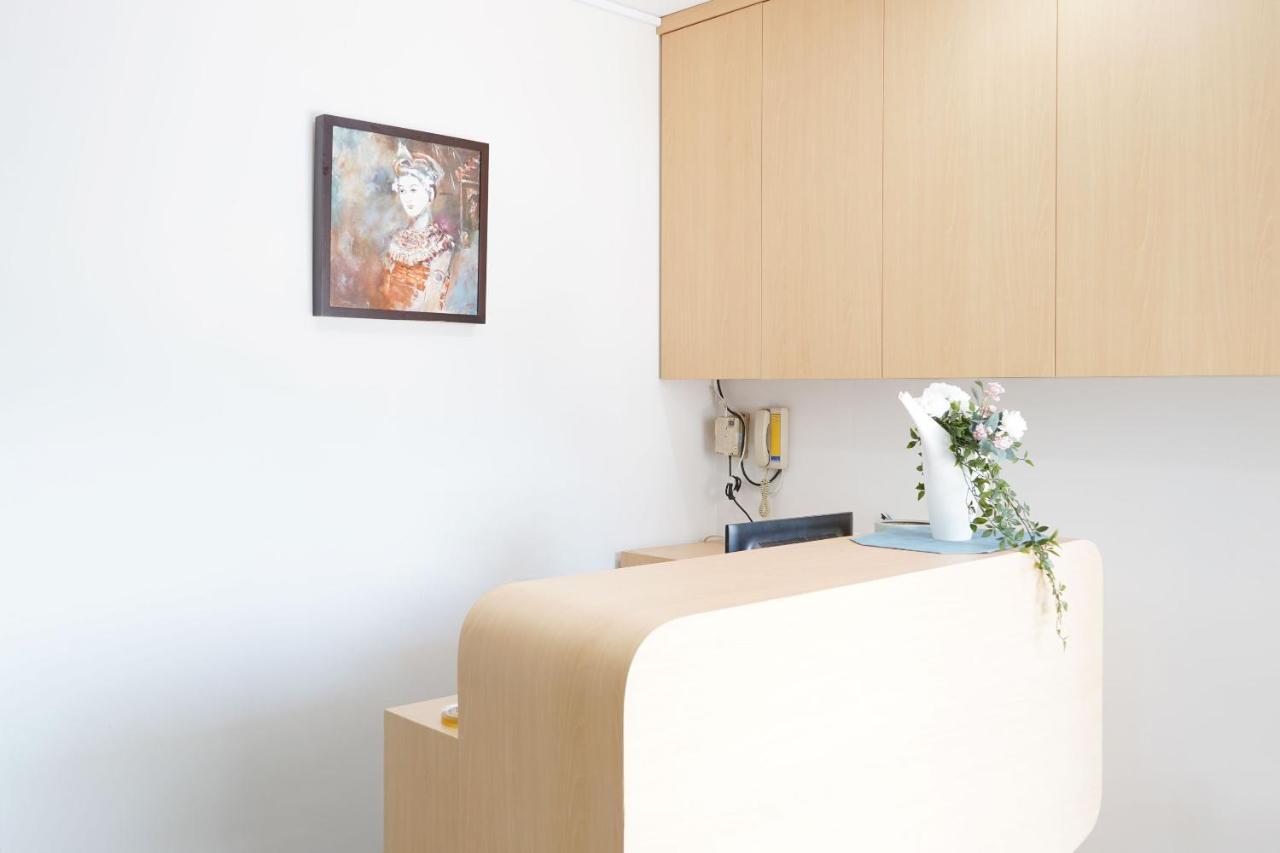 Urooms Senayan Jacarta Exterior foto